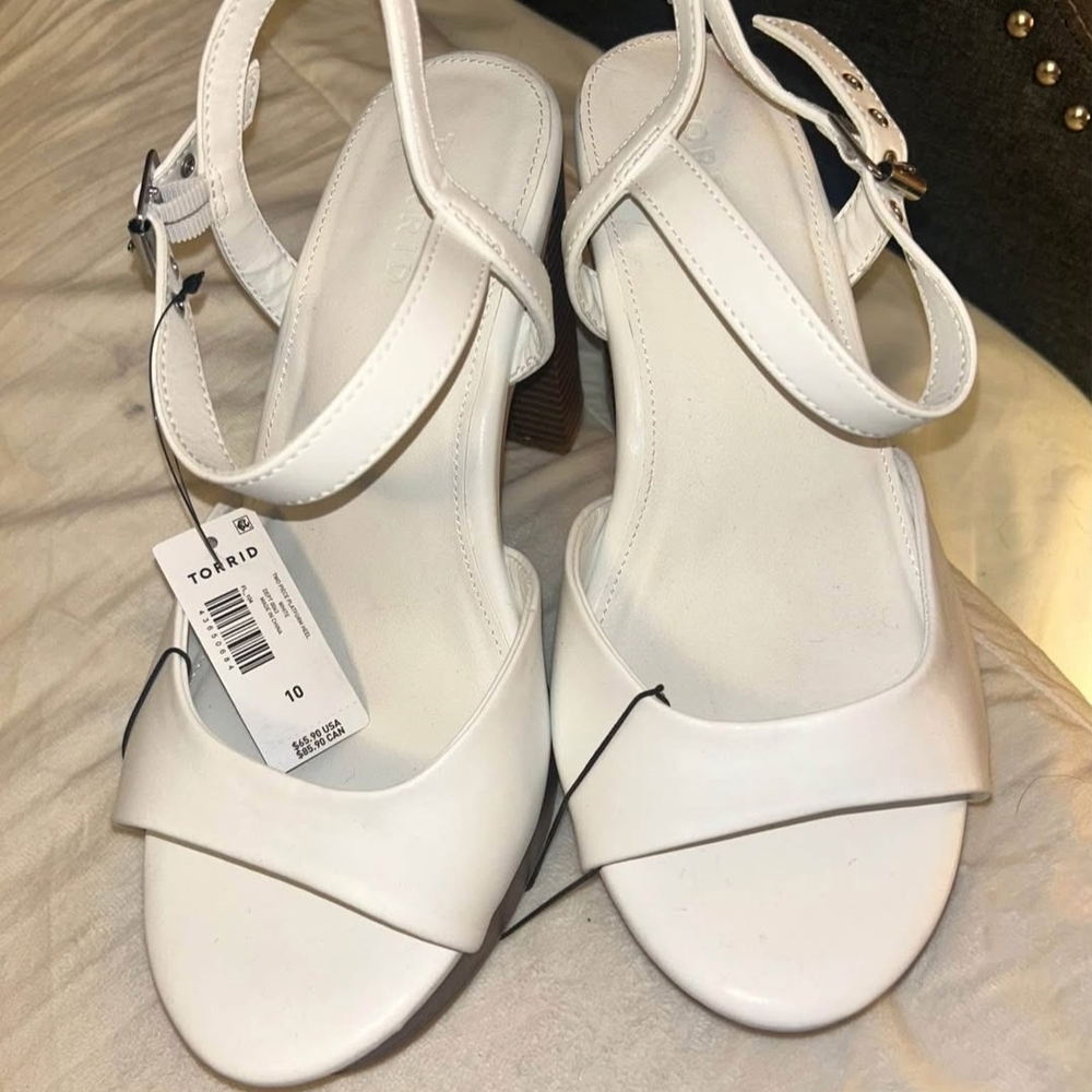NWT Torrid Elegant White Platform Heels